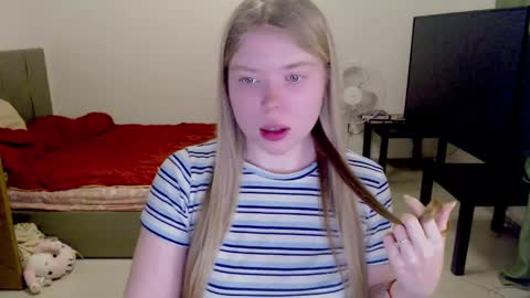 Snapshot of kitten_jenny01 chatting on 02.09.25 Jennyblonde and Emmabrunette online show from 02.09.25