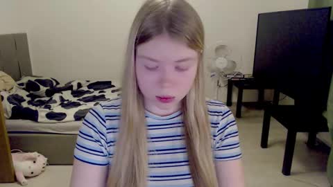 Snapshot of kitten_jenny01 chatting on 03.03.25 Jennyblonde and Emmabrunette online show from 03.03.25