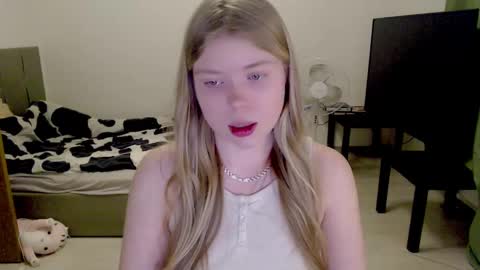 Snapshot of kitten_jenny01 chatting on 03.07.25 Jennyblonde and Emmabrunette online show from 03.07.25