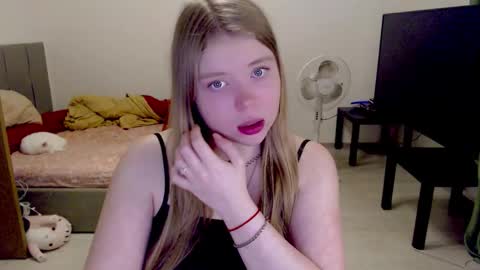 Snapshot of kitten_jenny01 chatting on 10.25.25 Jennyblonde and Emmabrunette online show from 10.25.25