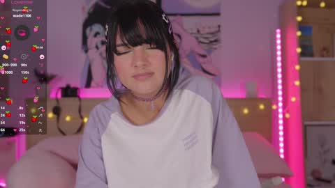 Snapshot of kittenmoon_ chatting on 12.06.24      online show from 12.06.24