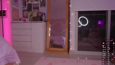 Snapshot of kittenmoon_ chatting on 02.09.25      online show from 02.09.25