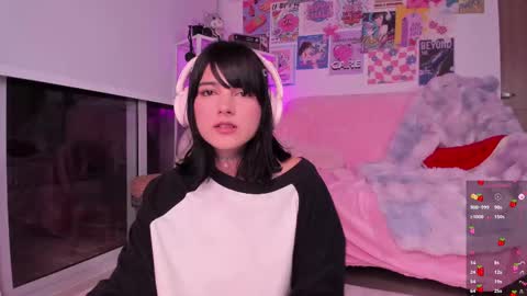 Snapshot of kittenmoon_ chatting on 02.18.25      online show from 02.18.25