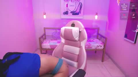 Snapshot of kitty1_xx_ chatting on 06.23.26 PVT 12TK 02PM - 9PM COLOMBIA online show from 06.23.26