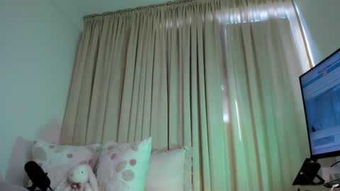 Snapshot of kitty__sophie chatting on 10.23.25 sophie online show from 10.23.25