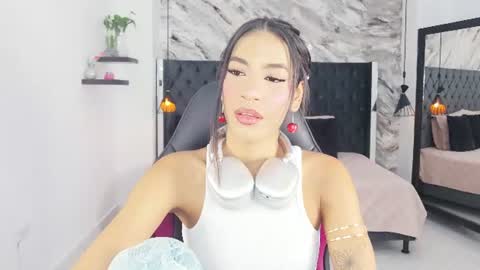 Snapshot of kitty_collins_ chatting on 06.18.26 Kitty online show from 06.18.26