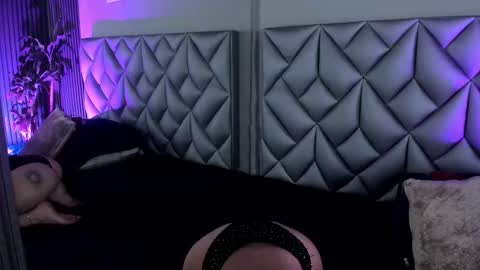 Snapshot of kitty_dolly1 chatting on 10.15.25   online show from 10.15.25