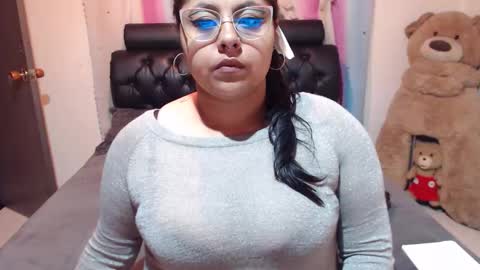 Snapshot of kitty_eyes chatting on 09.26.25 kitty online show from 09.26.25