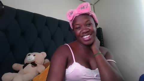 Snapshot of kitty_kerry chatting on 10.19.25 kitty_kerry online show from 10.19.25