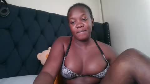 Snapshot of kitty_kerry chatting on 10.21.25 kitty_kerry online show from 10.21.25