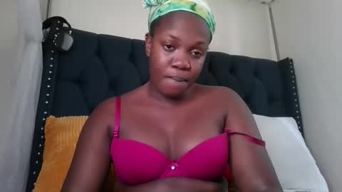 Snapshot of kitty_kerry chatting on 10.31.25 kitty_kerry online show from 10.31.25