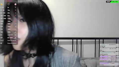 Snapshot of kitty_krush chatting on 10.14.25 Kitty online show from 10.14.25