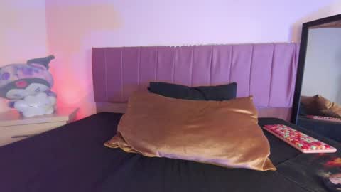 Snapshot of kitty_kryss chatting on 09.27.25 kitty_kryss online show from 09.27.25