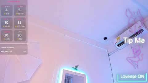 Snapshot of kitty_love01 chatting on 10.23.25 kitty_love01 online show from 10.23.25