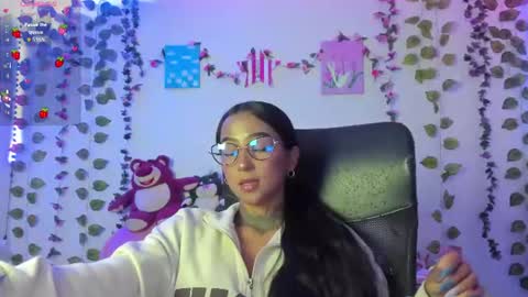 Snapshot of kitty_moon2 chatting on 06.20.26 Kitty online show from 06.20.26