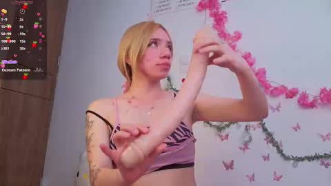  Kitty  online show from 09.13.25