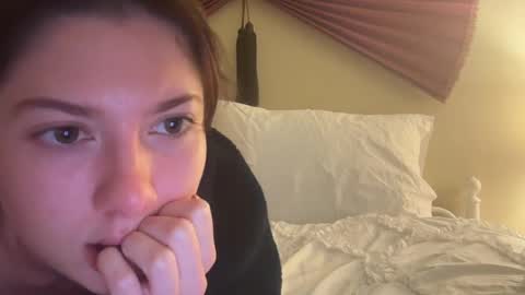 Snapshot of kittycherries chatting on 01.10.25 Ivy online show from 01.10.25