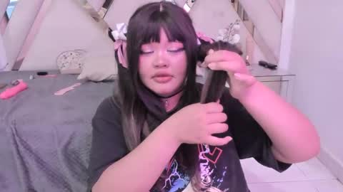 Snapshot of kittyhtx chatting on 12.19.24 kittyhtx online show from 12.19.24