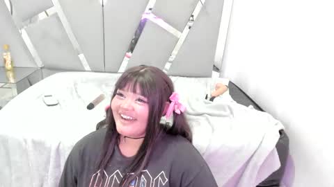 Snapshot of kittyhtx chatting on 12.29.24 kittyhtx online show from 12.29.24