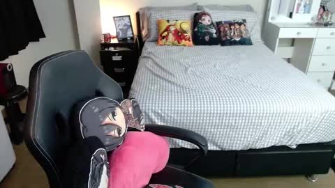 Snapshot of kittykat18x chatting on 02.13.25 Isabel online show from 02.13.25