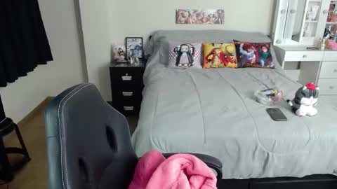 Snapshot of kittykat18x chatting on 10.06.25 Isabel online show from 10.06.25