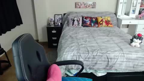 Snapshot of kittykat18x chatting on 10.09.25 Isabel online show from 10.09.25