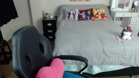 Snapshot of kittykat18x chatting on 10.12.25 Isabel online show from 10.12.25