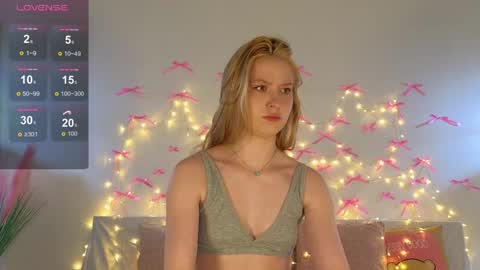 Monika online show from 11.12.25