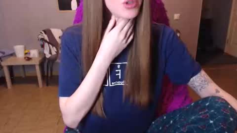 Snapshot of kittylovemoon chatting on 04.09.26 KittyloveMoon online show from 04.09.26