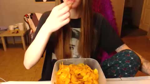 Snapshot of kittylovemoon chatting on 04.10.26 KittyloveMoon online show from 04.10.26