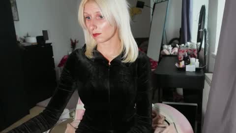 kittysxkat online show from 11.25.25