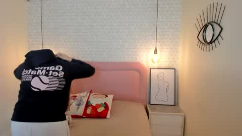  K I T T  Y  online show from 12.22.25