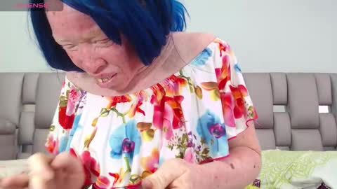 kittywhiteass online show from 10.12.25