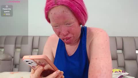 kittywhiteass online show from 11.12.25