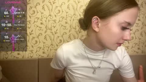 Snapshot of kittywithu chatting on 09.17.25 kittywithu online show from 09.17.25