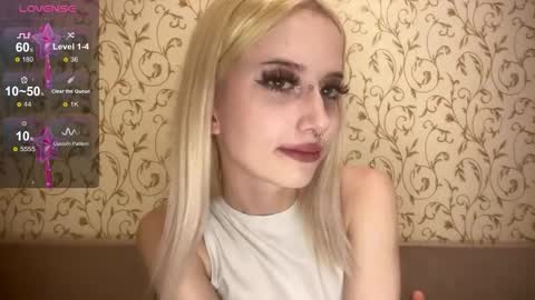 Snapshot of kittywithu chatting on 10.17.25 kittywithu online show from 10.17.25