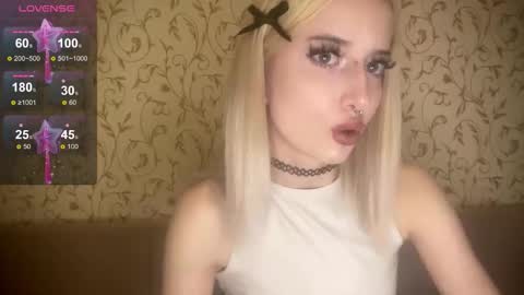 Snapshot of kittywithu chatting on 10.21.25 kittywithu online show from 10.21.25