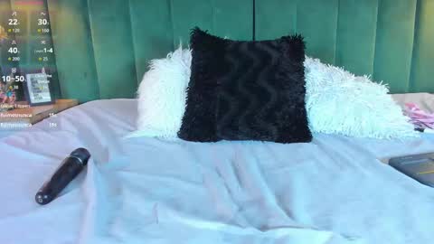 K I T T Y Y  online show from 09.10.25