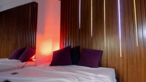 Kitty Hill online show from 03.06.25