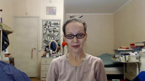 Snapshot of kiuminberry chatting on 12.22.24 KiuminBerry online show from 12.22.24