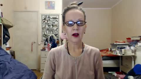 Snapshot of kiuminberry chatting on 12.25.24 KiuminBerry online show from 12.25.24