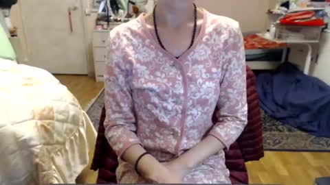 Snapshot of kiuminberry chatting on 10.11.25 KiuminBerry online show from 10.11.25