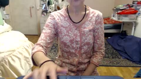 Snapshot of kiuminberry chatting on 10.20.25 KiuminBerry online show from 10.20.25