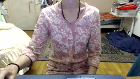 Snapshot of kiuminberry chatting on 10.22.25 KiuminBerry online show from 10.22.25