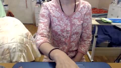 Snapshot of kiuminberry chatting on 11.02.25 KiuminBerry online show from 11.02.25