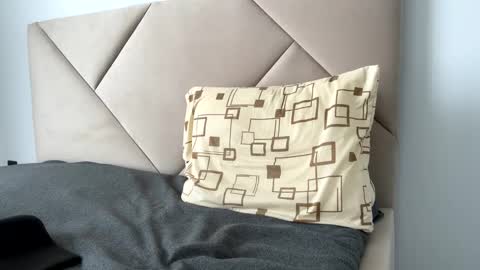 Snapshot of kiwigray chatting on 02.09.25 kiwigray online show from 02.09.25