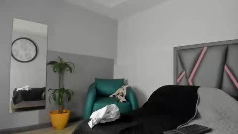 Snapshot of klariz09 chatting on 09.18.25 klariz09 online show from 09.18.25