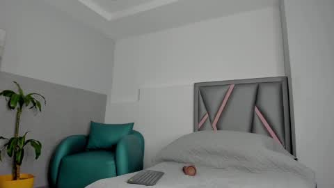 Snapshot of klariz09 chatting on 09.24.25 klariz09 online show from 09.24.25