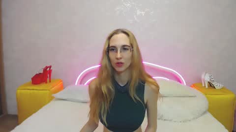 Snapshot of klaryevans chatting on 12.14.24 Klary online show from 12.14.24