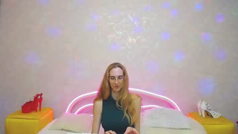 Snapshot of klaryevans chatting on 12.14.24 Klary online show from 12.14.24